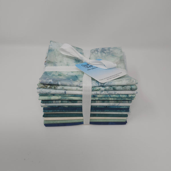 Hand-Cut Fat Quarter Bundle Plus - Northcott - Whisper (16pc)