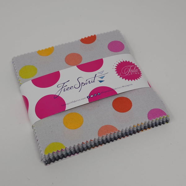 5" Charm Pack - Tula Pink - True Colors Graywork - FB6CPTP.GRAYWORK (42 pc)