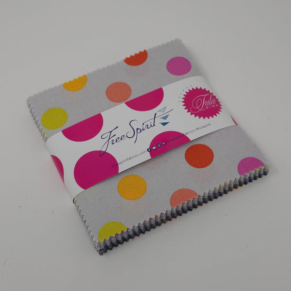 5" Charm Pack - Tula Pink - True Colors Graywork - FB6CPTP.GRAYWORK (42 pc)