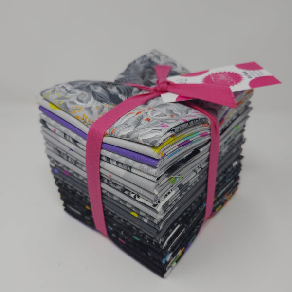 Fat Quarter Bundle - Tula Pink - Graywork & True Colors - FB4FQTP.GRAYWORK (24 pc)