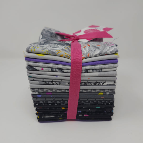 Fat Quarter Bundle - Tula Pink - Graywork & True Colors - FB4FQTP.GRAYWORK (24 pc)