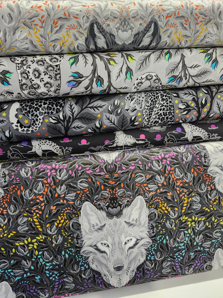 Tula Pink - Graywork - Wolf of Pink Street - Carbon - PWTP256.CARBON (1/2 Yard)