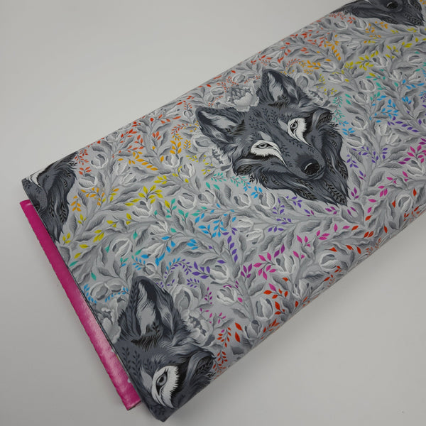 Tula Pink - Graywork - Wolf of Pink Street - Fog - PWTP256.FOG (1/2 Yard)